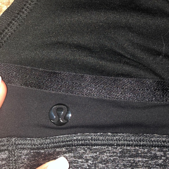LULU SPORTS BRA SIZE 6 - Picture 3 of 3